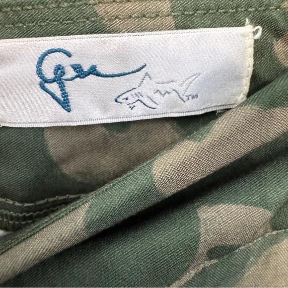 Greg Norman Camo Cargo Pants Embroidered Roses Green Stretch Size 6 - Picture 5 of 7